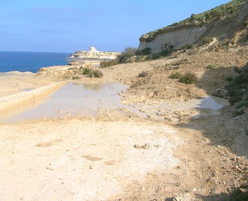Landslide and vandalized signs at Xwejni Bay