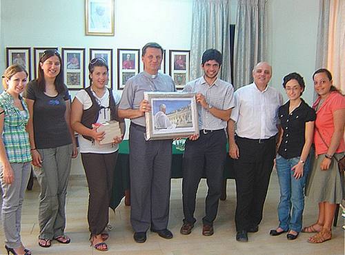 KDZ presents Bishop of Gozo with memento of Papal visit