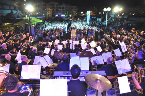 Leone Goes Pop at the Presidential Palace courtyard