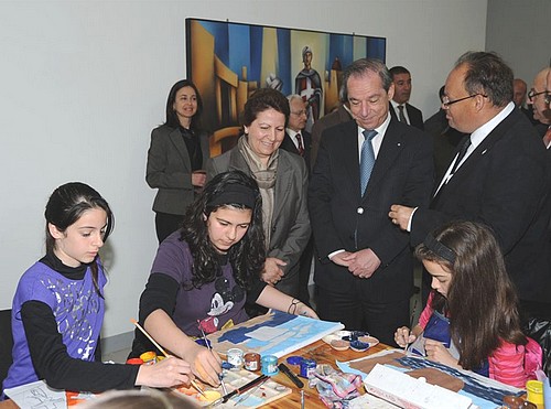 The Prime Minister pays a visit to the Gozo School of Art