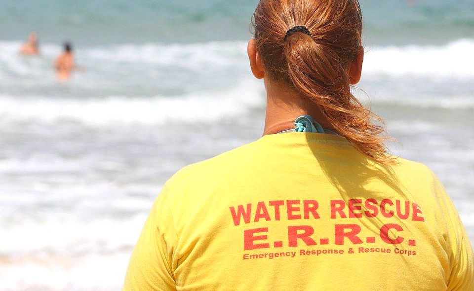 ERRC lifeguards rescue two swimmers in Ramla Bay, Gozo