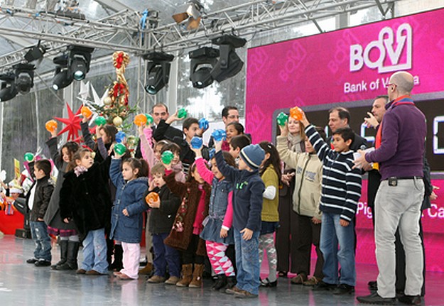 BOV presents €115,000 donation during L-Istrina 2011