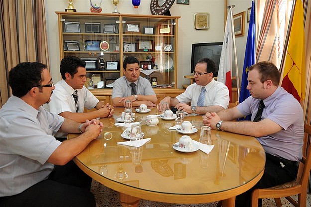 Justice Minister visits Xaghra Council administrative offices