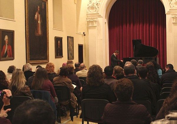 Piano recitals begin the Urbanus Concert Series for 2013