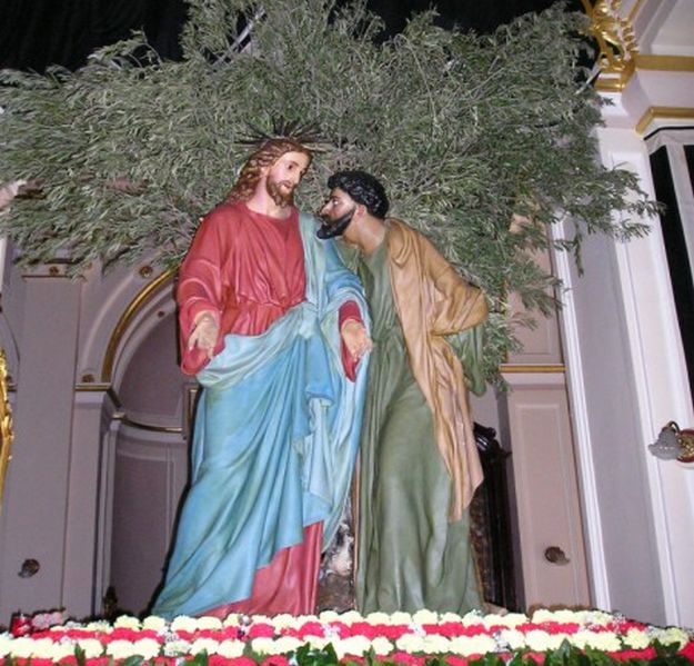 Lecture being held on Holy Week processional statues