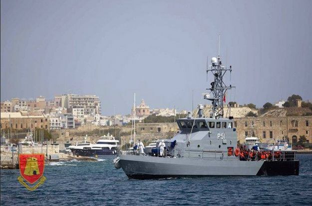 AFM escorts an Italian fishing vessel to Grand Harbour