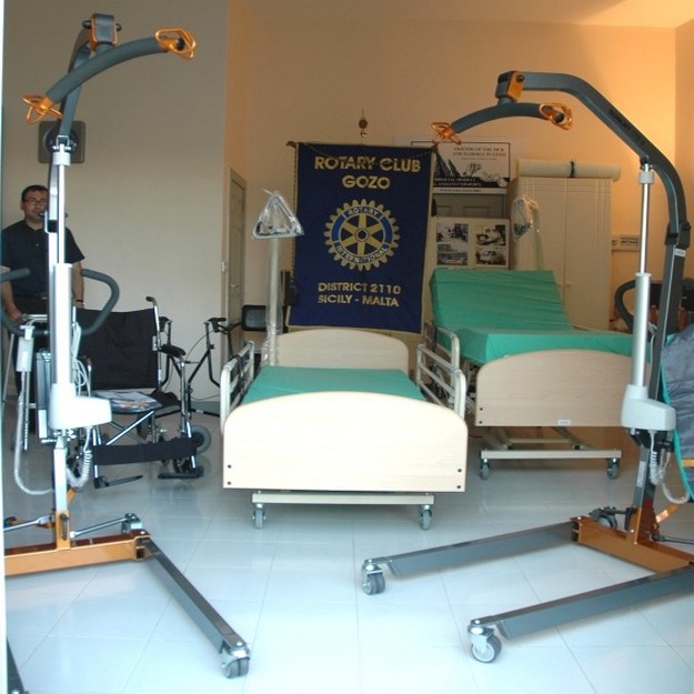 Rotary Club Gozo donates €16,000 in equipment to FSEG Rotary Club Gozo donates €16,000 in equipment to FSEG