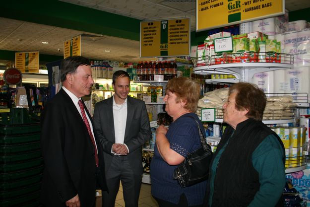 Alfred Sant makes a ‘fact finding trip’ to small businesses across Gozo