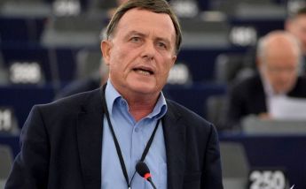 Alfred Sant questions the EC on funding for people at risk of poverty