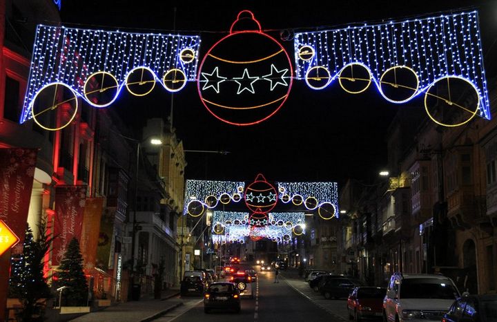 Holy Family on journey to Bethlehem f’Ghajnsielem, Christmas lights switched on
