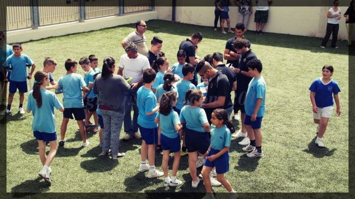 Ghajnsielem F.C players surprise visit to Ghajnsielem Primary students