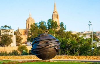 `Freedom’ sculpture undergoes a clean and polish by Wirt Ghawdex