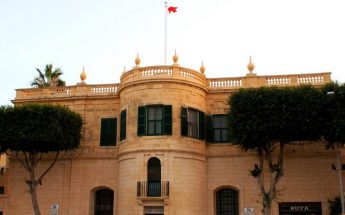 Wirt Ghawdex replaces finials on top of Ministry for Gozo building