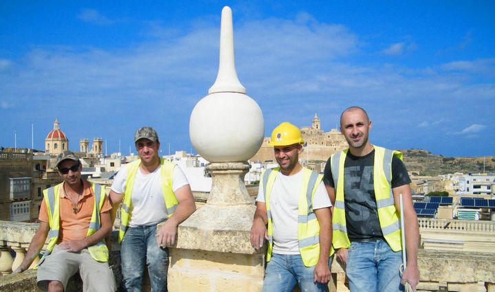 Wirt Ghawdex replaces finials on top of Ministry for Gozo building
