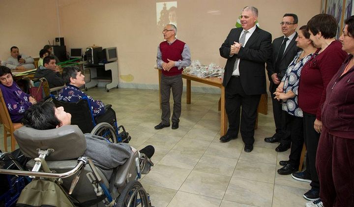 Minister for Gozo distributes Easter figolli at Santa Marta Day Centre