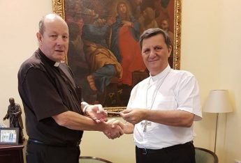 Gozo Bishop presents €5,780 towards St Paul’s Pro-Cathedral restoration