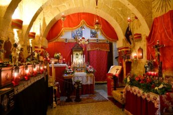 Ave Crux, Spes Unica – An exhibition for Holy Week in Victoria