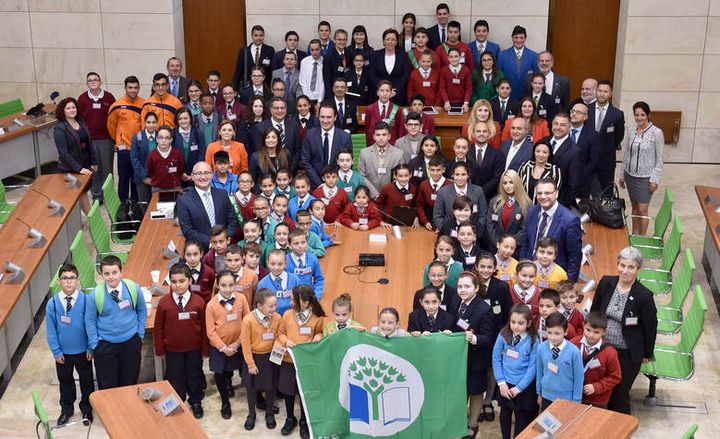 EkoSkola in Parliament discusses the environment and plastic waste