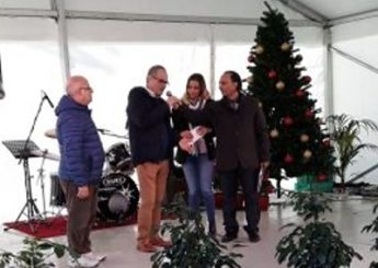 Chorus Urbanus presents proceeds of Christmas Concert to MCCF