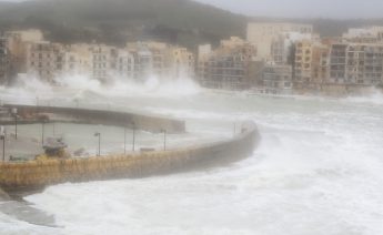 Update 6: Storm news, Police advise caution on the roads, buses affected Update 6: Storm news, Police advise caution on the roads, buses affected