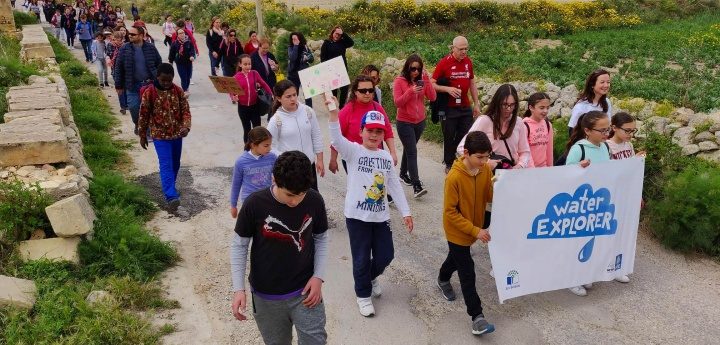 Hundreds take part in GC Middle School Climate Action Fun Walk