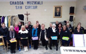 Gozo Community Choir joins in a Knit and Sing at Kercem