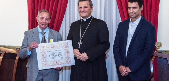 Pro Ecclesia et Pontifice presented to Joseph W. Psaila and Audrey Pace
