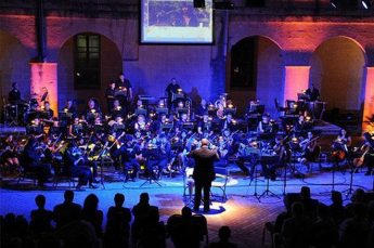 Enjoy an evening of arias and pop in Opera vs Pop Under the Stars