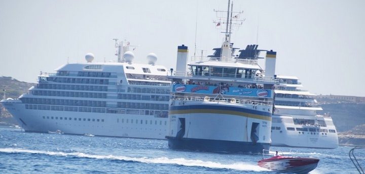 Increase in passengers and vehicles for Santa Marija, 4th ferry to stay