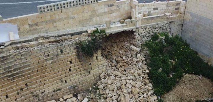 Partial collapse of wall and foundations in Triq San Guzepp, Qala