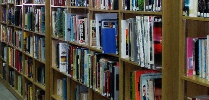 120 books worth € 3,200 presented to the Central Library in Victoria
