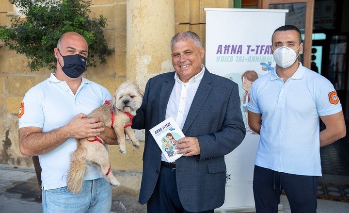 A collection of writings on animals launched by Gozo Skolasaijf student