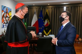 Cardinal Mario Grech pays courtesy visit to Leader of the Opposition