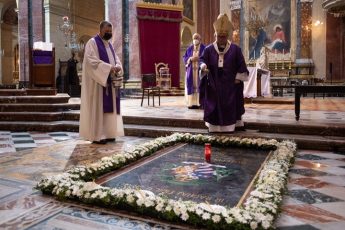 Archbishop Scicluna blesses tomb of Archbishop Joseph Mercieca Archbishop Scicluna blesses tomb of Archbishop Joseph Mercieca