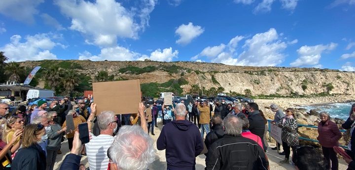 Locals and NGOs turn out to show support in the fight to save Hondoq Bay
