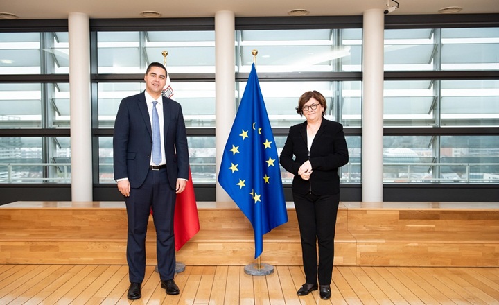 Metro studies presented to the European Commission