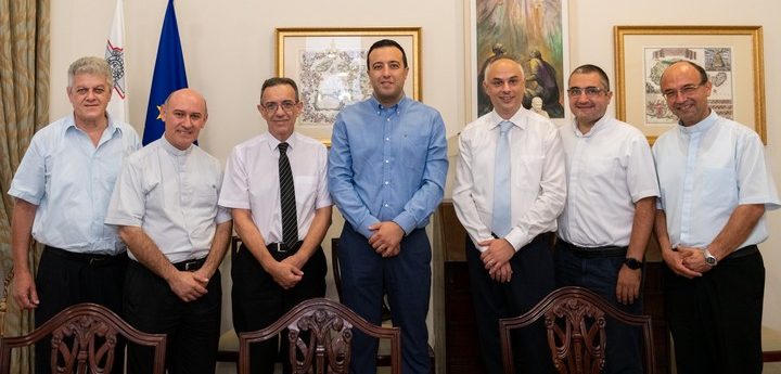 Three Gozo parishes receive funding for new lighting systems