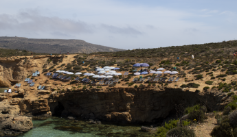 Blue Lagoon: ERA takes no action against illegal placement of deckchairs on garigue land – Graffitti