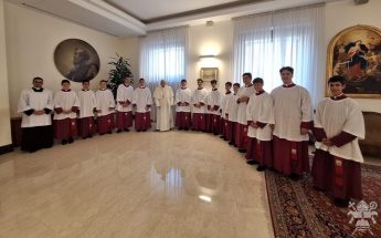 Gozitan and Maltese altar boys meet Pope Francis