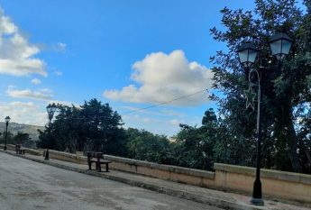 Fontana Council installs 24 new benches along belvedere