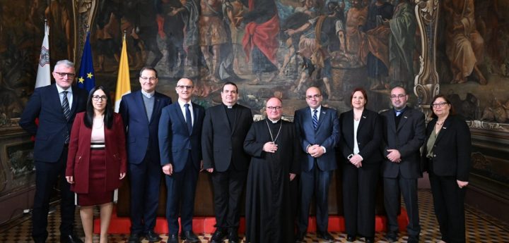 Collective agreement for educators signed between Church Schools and MUT