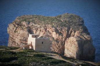 Dwejra Tower – Panoramic online coastal views of Gozo’s west coast Dwejra Tower – Panoramic online coastal views of Gozo’s west coast