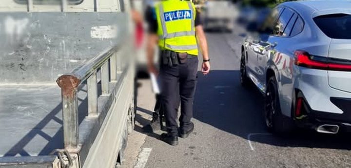 370 buses and vans inspected during Police roadside checks