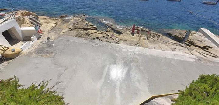 Cement poured illegally on coastal rocks at Marsalforn removed by PA