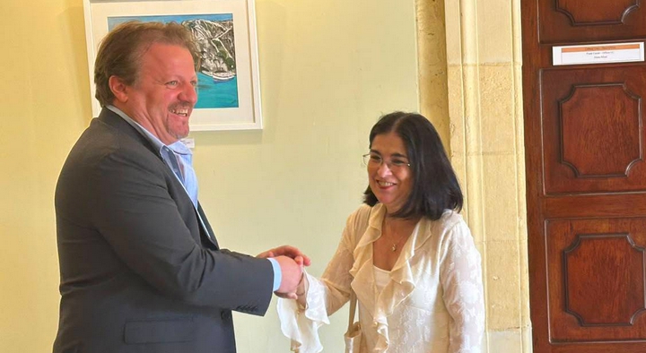 Victoria and Las Palmas de Gran Canaria discuss European Capital of Culture bids Victoria and Las Palmas de Gran Canaria discuss European Capital of Culture bids