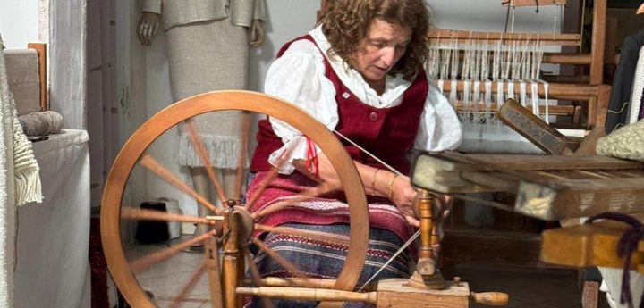 Have you ever wondered how sheep’s wool becomes yarn?